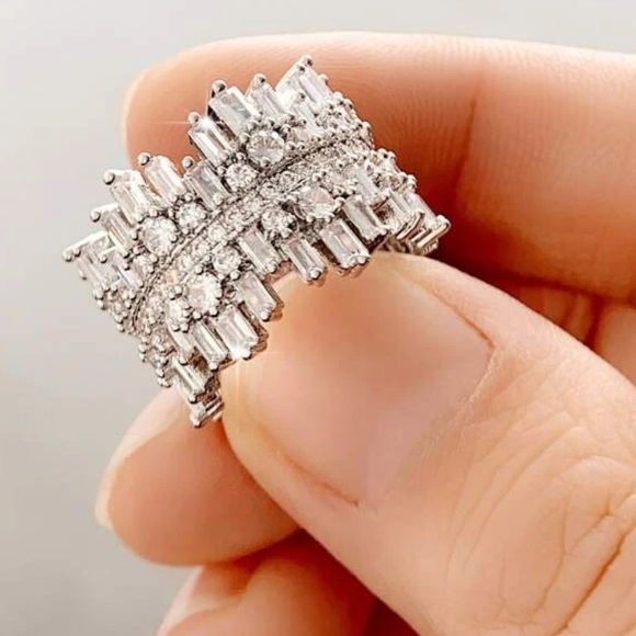 Luxury Simulated Diamond Round and Baguette Cut Wedding Band, Couture Ring, sz 8 - Picture 4 of 9